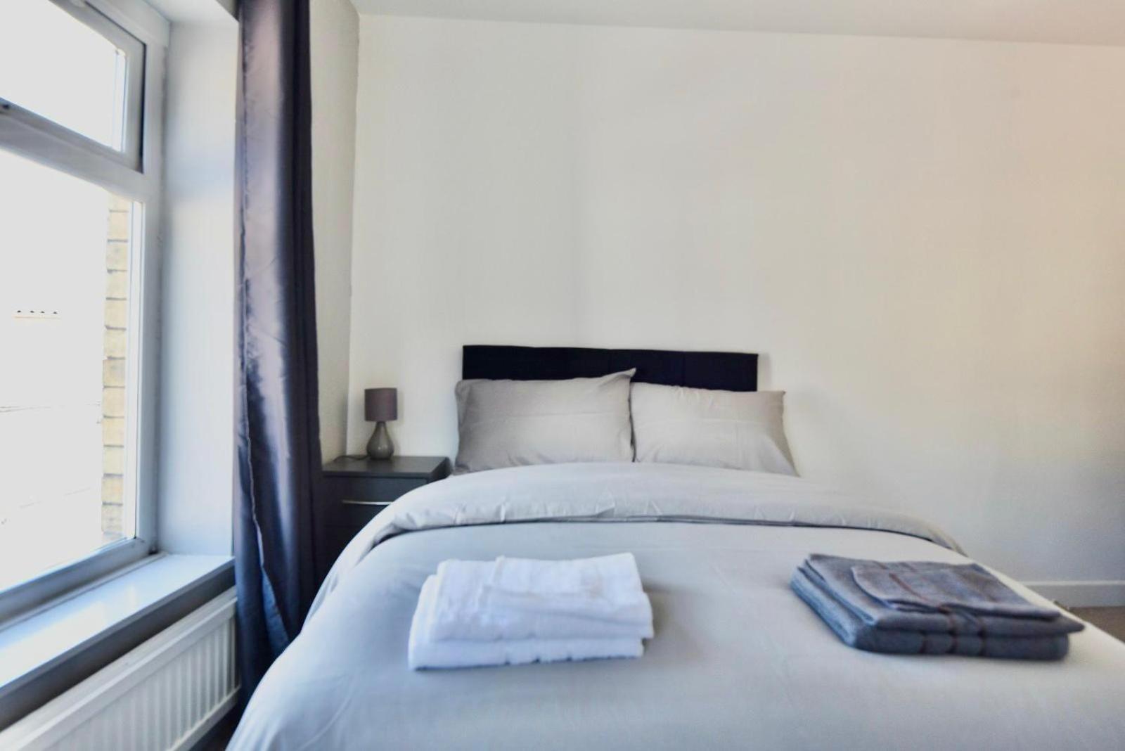 Come On In Lucas Street Newport Train Station Sleep Upto 8 Villa Exterior photo