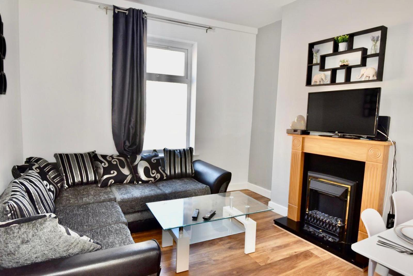 Come On In Lucas Street Newport Train Station Sleep Upto 8 Villa Exterior photo